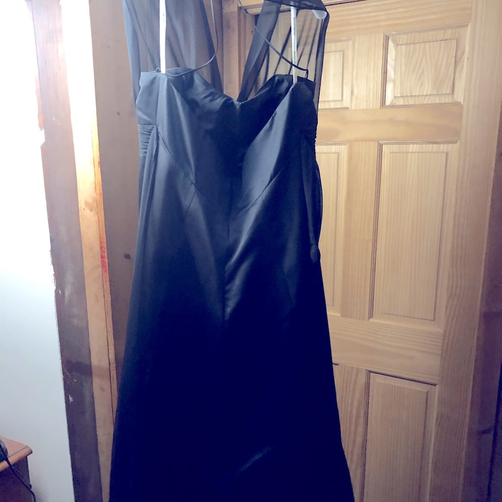 Gown - Picture 3 of 3